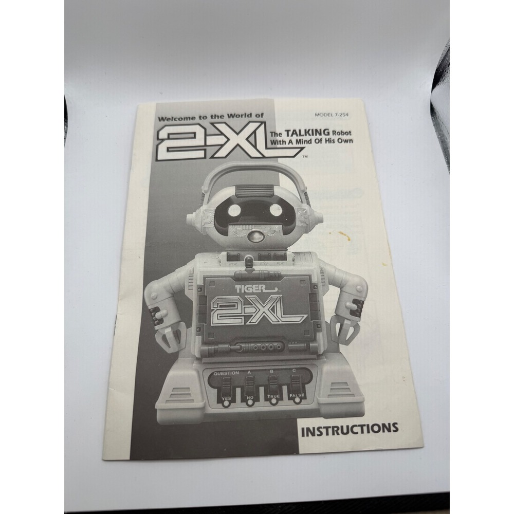 Tiger Electronics 2-XL Talking Robot Instruction Manual Model 7-254 Vintage 1992